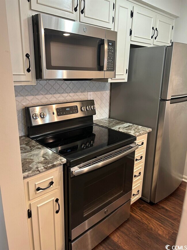 Building Photo - 4713 Cobblestone Dr