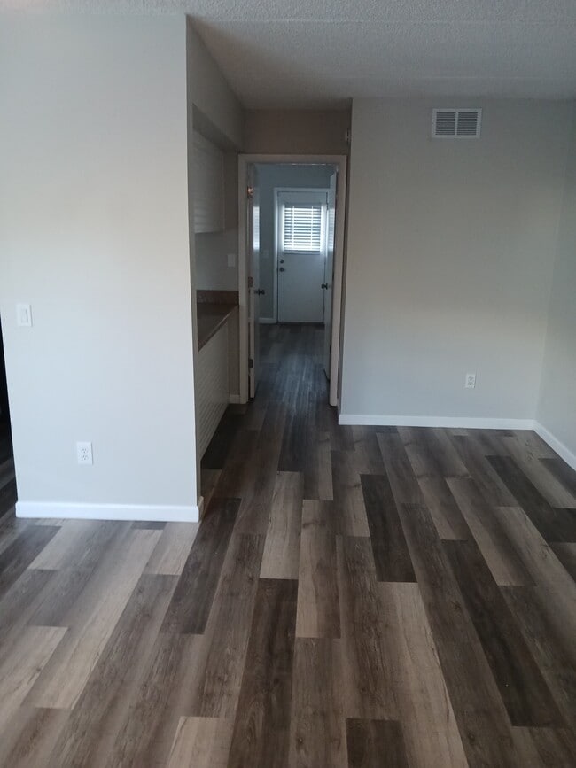 Building Photo - 4932 W Gandy Blvd