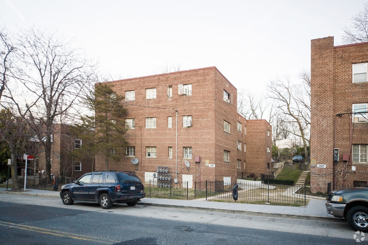 Primary Photo - Division Flats