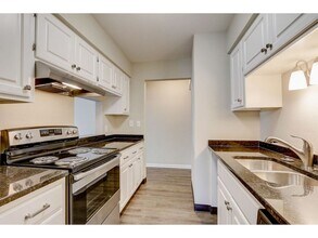 Lake Country Village Apartments photo'