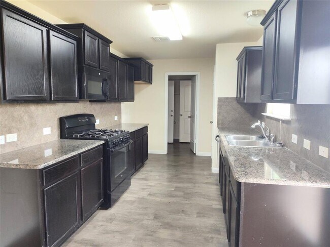 Foto del edificio - 103 Hawkins Ct