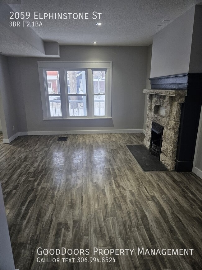 Building Photo - 2059 Elphinstone St