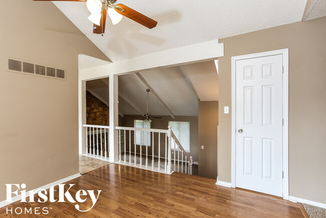 Building Photo - 1617 SE Brome Cir