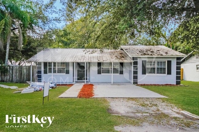 Building Photo - 1334 Grace St N