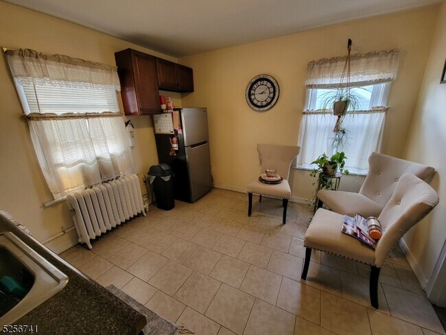 Building Photo - 27 Barrington Ave