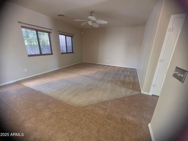 Foto del edificio - 9209 W Lewis Ave