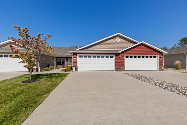 Building Photo - Redwood Grand Blanc