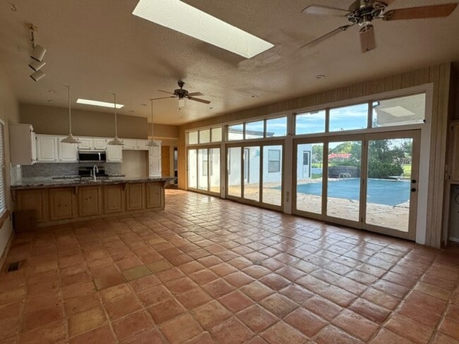 Building Photo - Spacious 3 Bed Home with Pool & Hot Tub!