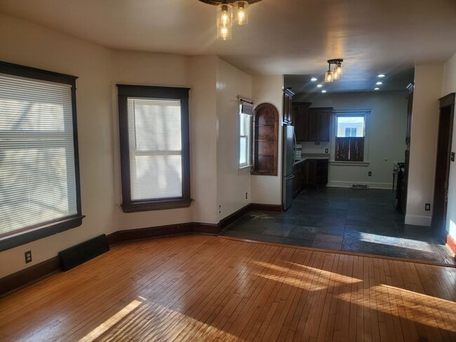 Building Photo - 203/205 N Spring St