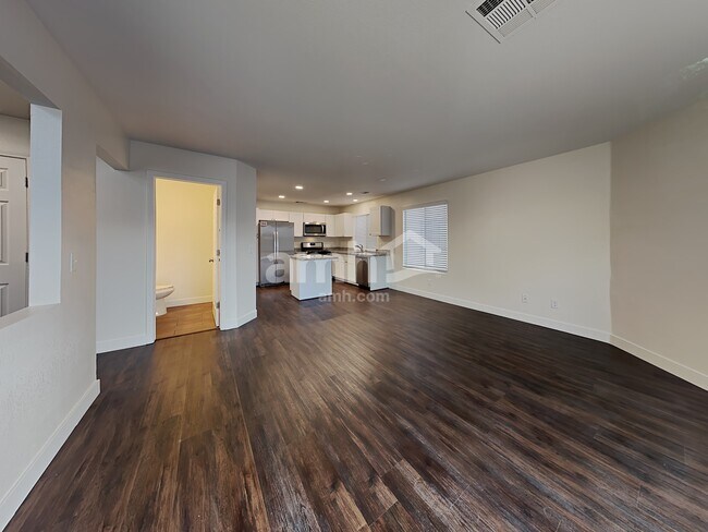 Foto del edificio - 6130 Peach Blossom Ln