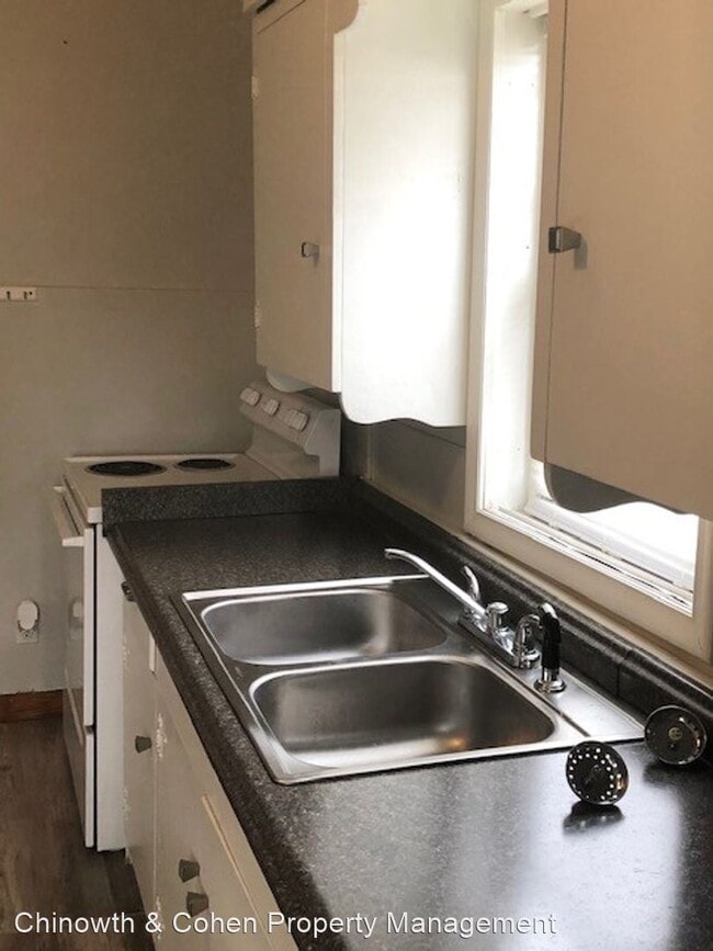 Building Photo - 1 br, 1 bath House - 210 E 3rd Ave