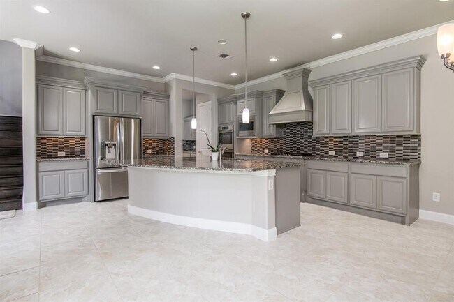 Building Photo - 1705 Pine Plains Dr