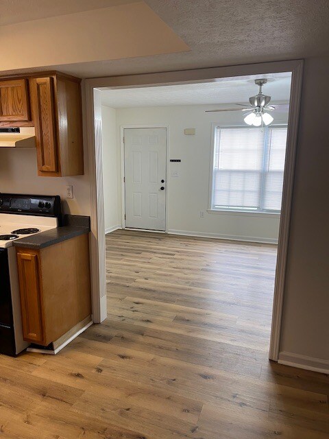 COCINA/SALA - 108 Kenilworth Ct