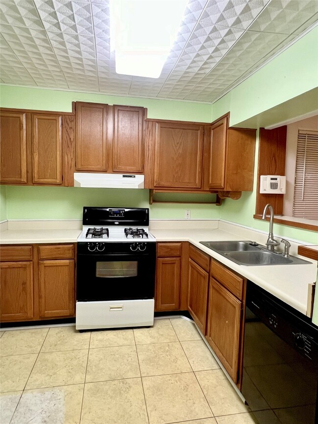 Building Photo - 4057 Woodfox St