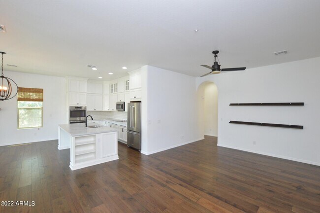 Building Photo - 7055 W Linda Ln