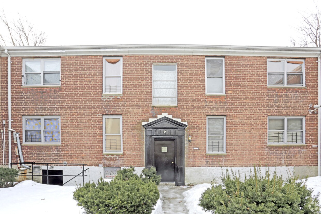 Building Photo - 160-30 75th Rd