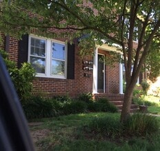 Building Photo - 208 S Laurel Ave