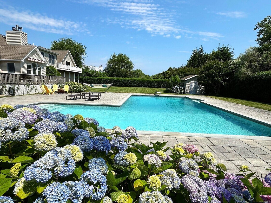 Foto principal - 1080 Lands End Rd