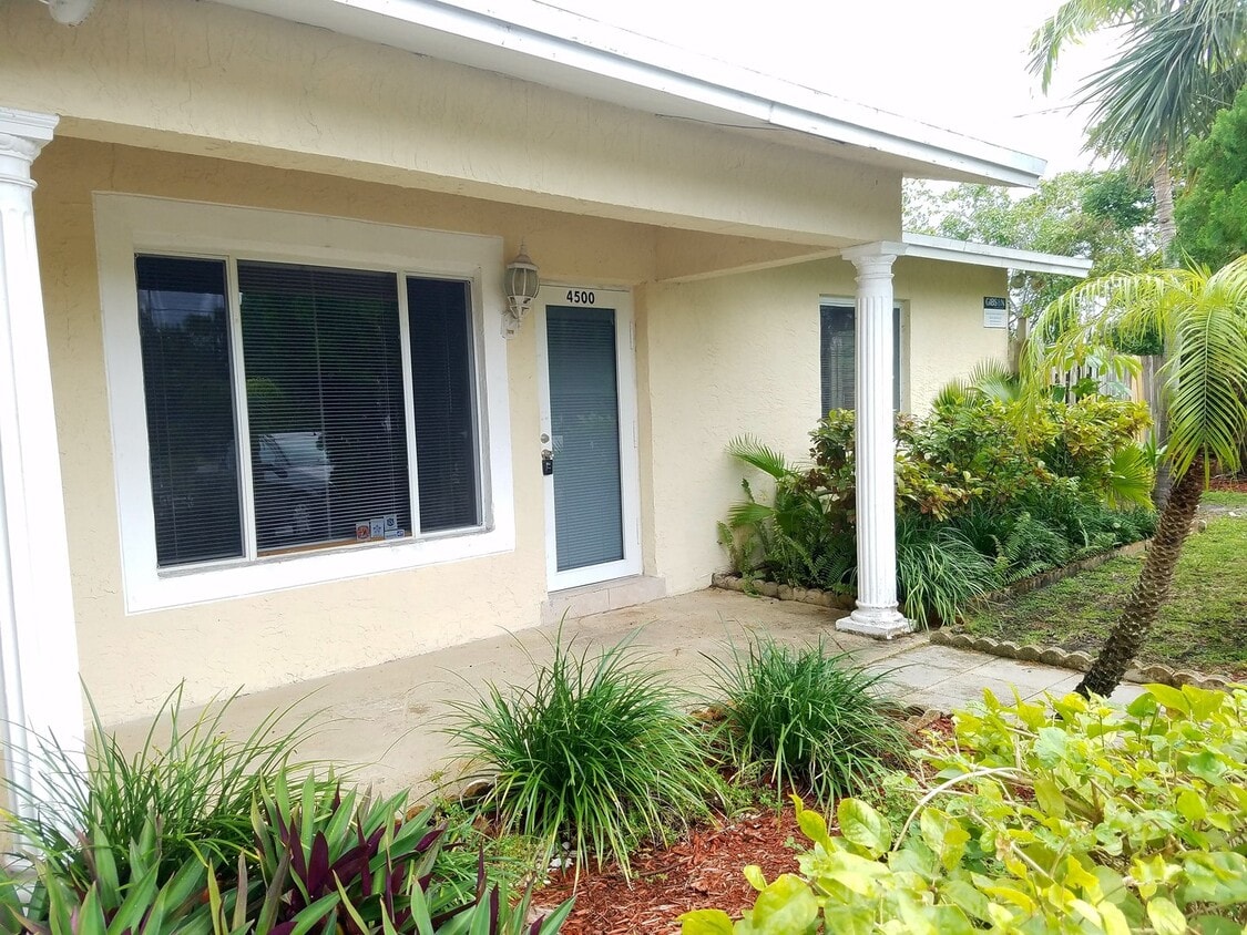 Primary Photo - 4500 NE 15th Ave