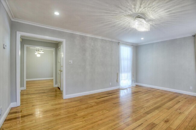 Foto del edificio - 554 S El Camino Real