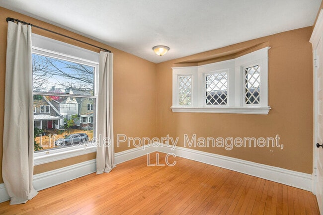 Foto del edificio - 354 Richard Terrace SE