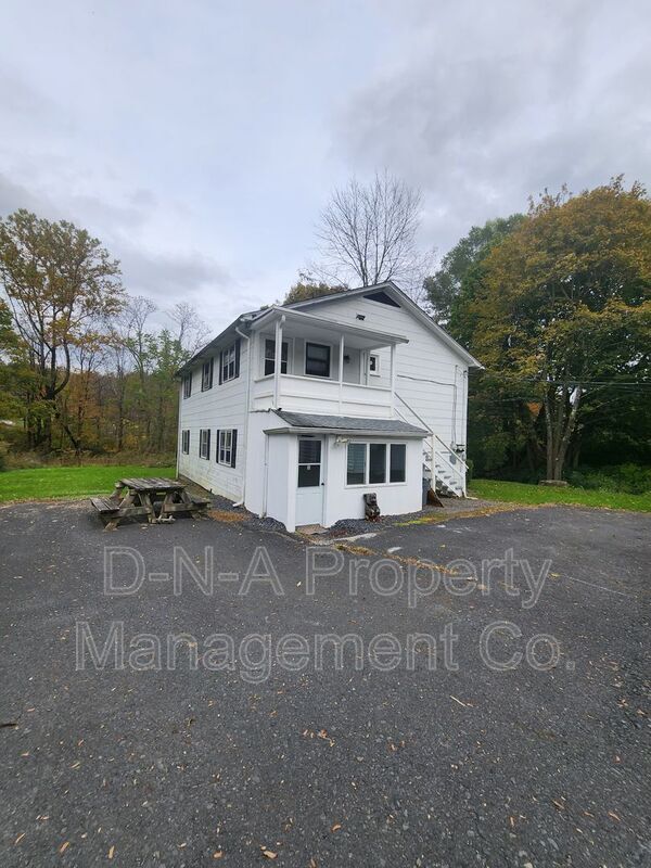 372 Scotrun Ave Unit 201, Scotrun, PA 18355 Condo for Rent in