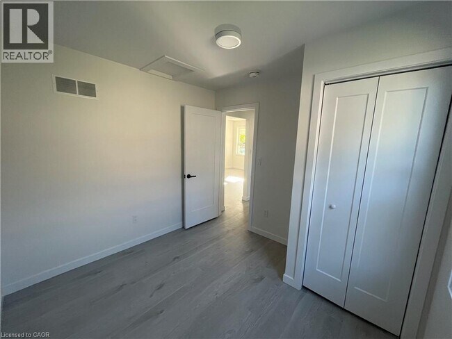 Photo du bâtiment - 6316 Montrose Rd
