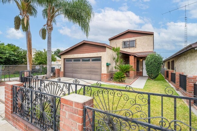 Building Photo - Charming Artesia Gem!