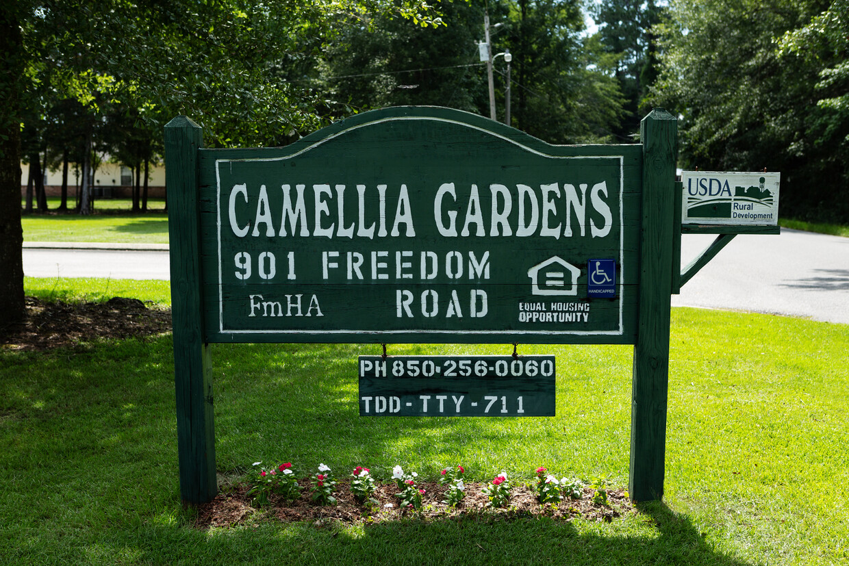 Building Photo - Camellia Garden Apartments