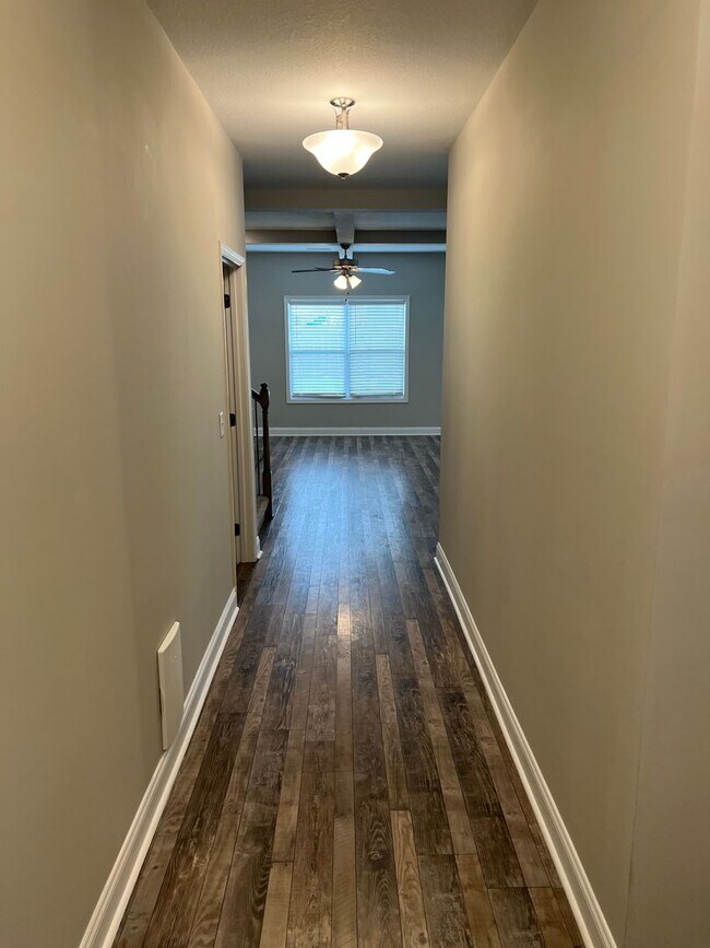 Foto del edificio - Spacious 4 Bedroom Home in Sango
