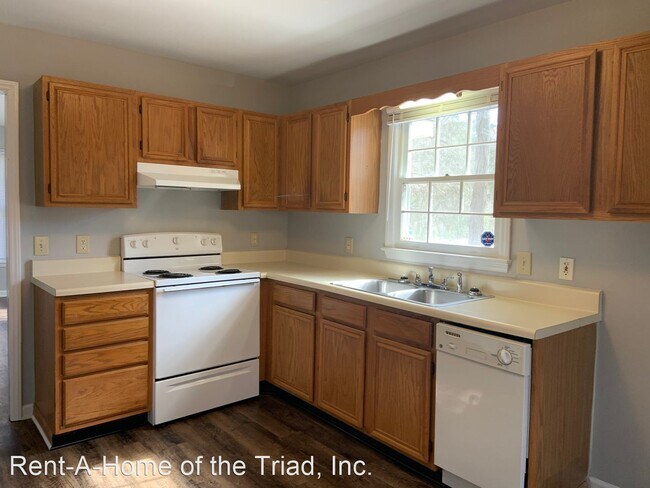 Foto del edificio - 2 br, 1 bath House - 2900 Twin Lakes Drive