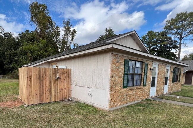 Building Photo - 6012-A Quail Ridge-Alexandria, Deerfield S...