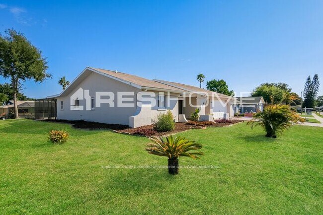 Foto del edificio - 7109 Orchid Lake Rd