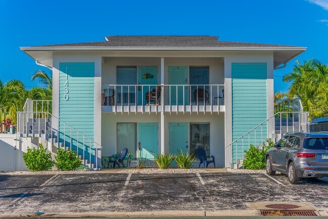 Front - 11430 3rd St E