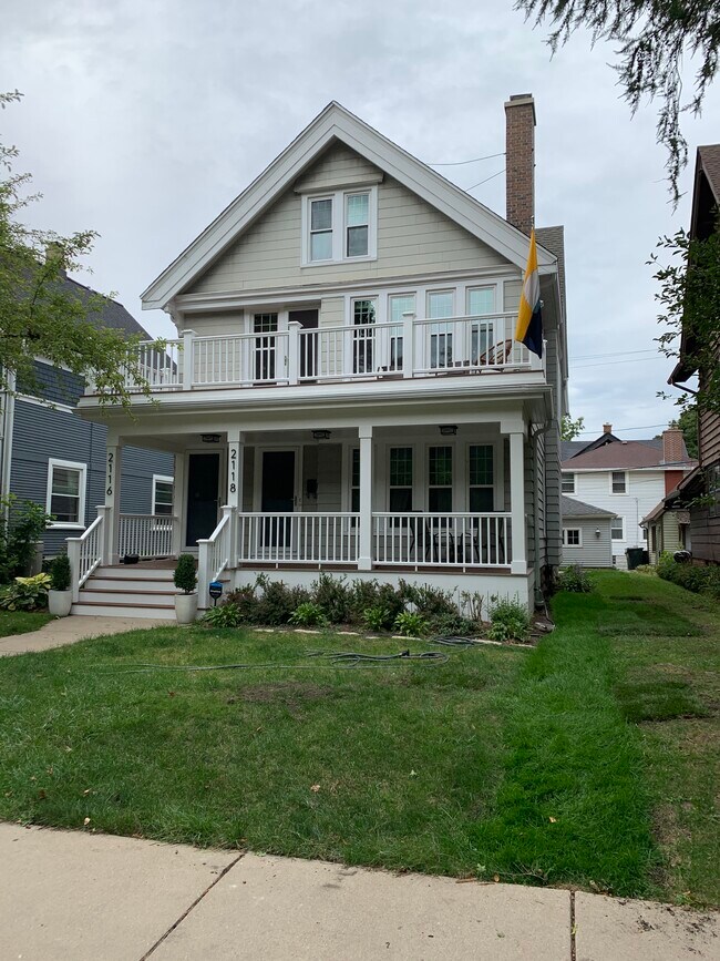 2118 E Edgewood Ave, Shorewood, WI 53211 Townhome Rentals in