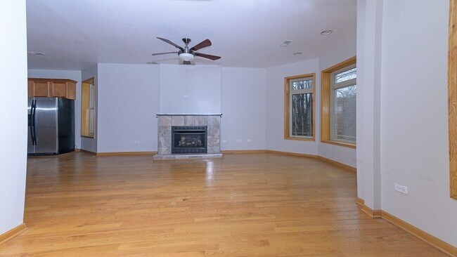 Building Photo - 4341 S Prairie Ave