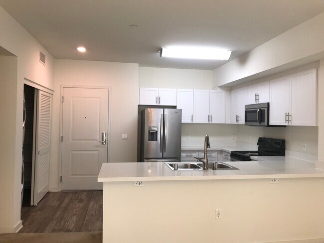 Building Photo - 12655 Bluff Creek Dr