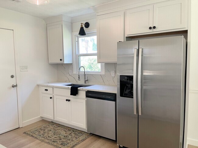 Foto del edificio - 717 Redwood Park