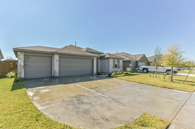 Building Photo - 712 Brazos Trl