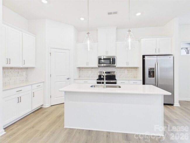 Foto del edificio - 5511 Wolfpack Aly