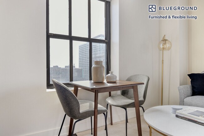 Foto del edificio - 1020 W Lawrence Ave