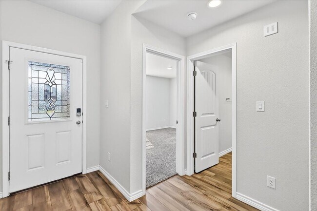 Foto del edificio - 7230 Tristan Dr