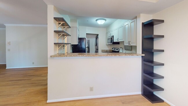 Building Photo - Serene Living in Rockville! Over 1,000 Squ...