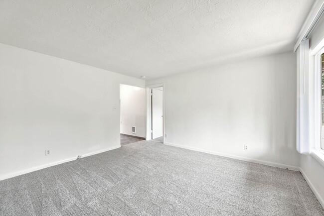 Building Photo - 142 25th St NE