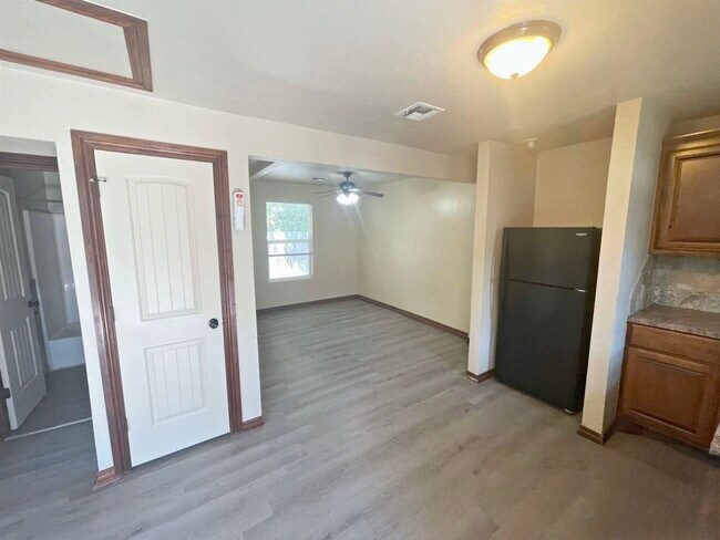 Foto del edificio - 1604 NW Lindy Ave