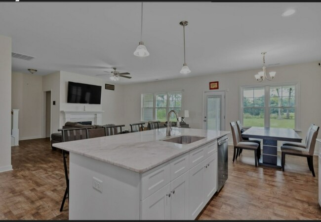 Foto del edificio - 322 Glenn Laurel Dr
