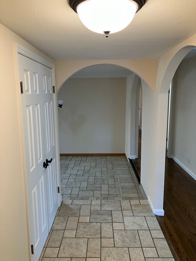 Foto del edificio - 4 bedroom Blossom Valley home near Kaiser ...