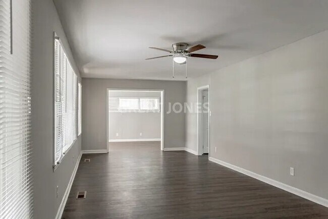 Foto del edificio - 209 Ashby Way