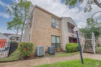 Building Photo - 2025 Augusta Dr