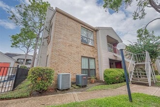 Building Photo - 2025 Augusta Dr